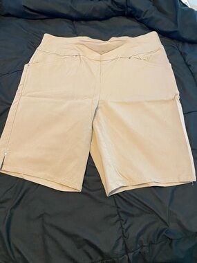 INC International Concepts Beige Bermuda Shorts size 8